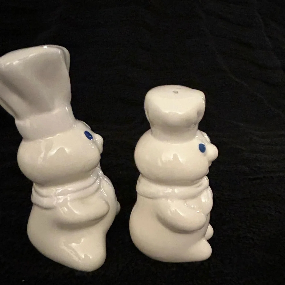 50%offw❤️ Vintage 1988 -1999 Pillsbury Salt and Pepper Shakers pantry p05